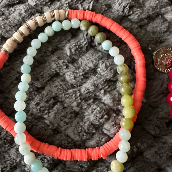 Bundle of beaded bracelets - Picture 8 of 8